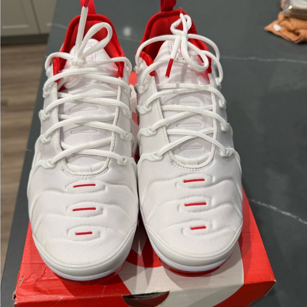 Nike Air VaporMax Plus
White Red